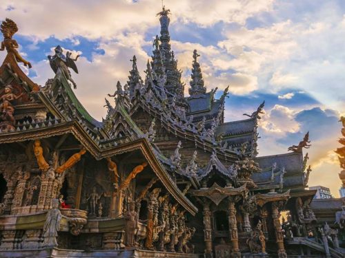 sanctuaire-de-la-vérité-à-pattaya