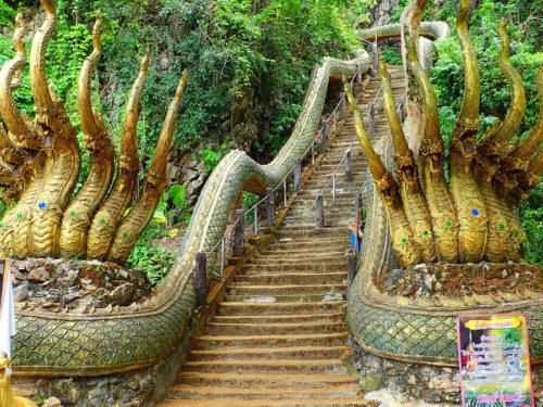 escalier-temple-de-wat-tham-pla