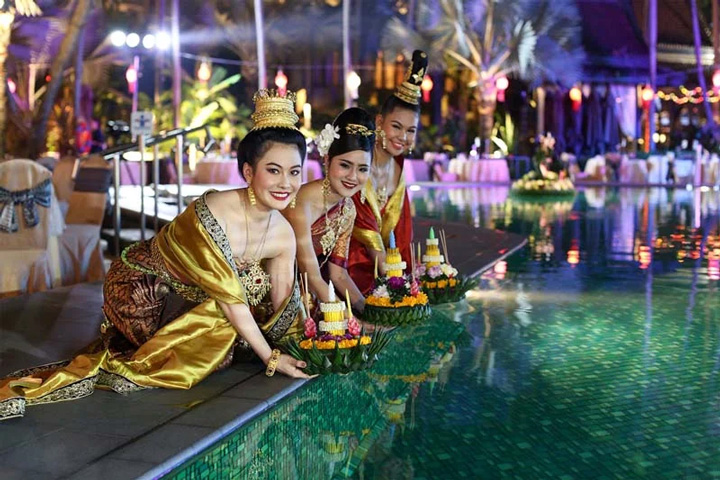 Noppamas-Queen-Contests-Loy-Krathong-Festival